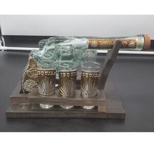 VTG Tequila Revolver Decanter **EMPTY** w/ 6 Shot Glasses and Wooden Base